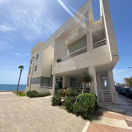 Apartamento En Primera Línea De Playa *